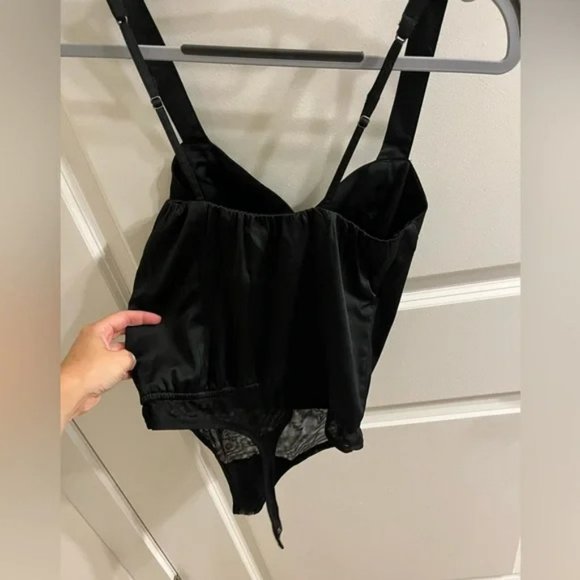 Abercrombie & Fitch Satin Body Suit NWT - Picture 2 of 4